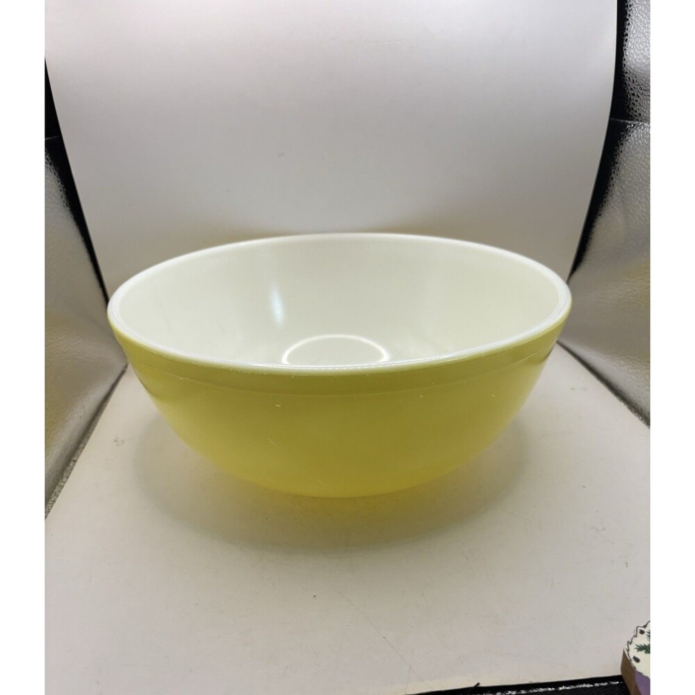 Vintage 1950’s PYREX “Primary Yellow” #404 4 Qt Nesting Mixing Bowl